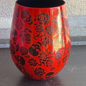 Skull and roses wine glass never used